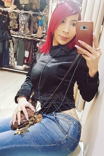 Foto selfie 25 di Belinda Lorens Xxl La Regina Del Sadomaso mistress transex Losanna